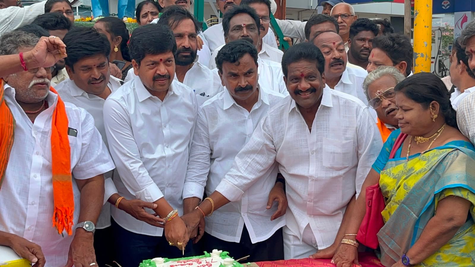 రేవతి సెంటర్ లో ఘనంగా స్వర్గీయ రంగా 79వ జయంతి వేడుకలు....