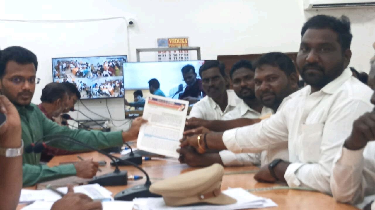 కృష్ణా కలెక్టర్ కార్యాలయం వద్ద ఏపీ ఎమ్మార్పీఎస్ ధర్నా