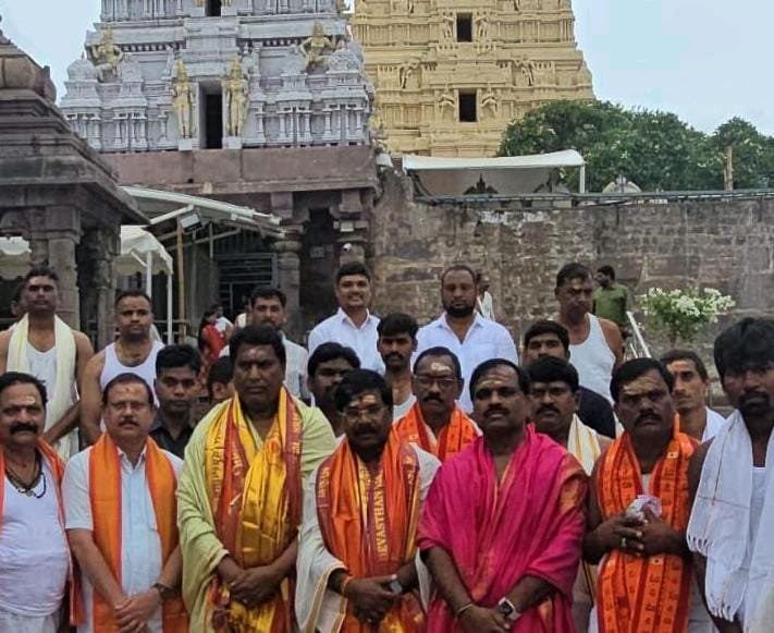 మల్లన్నను దర్శించుకున్న తెలంగాణ మంత్రి