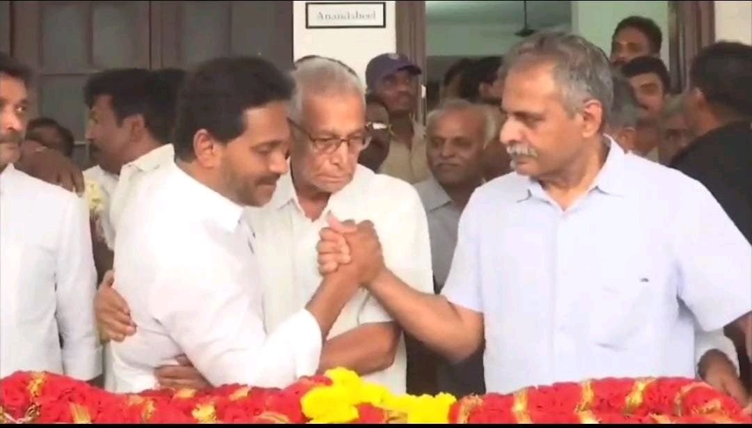 వైఎస్. ఆనందరెడ్డి అంత్యక్రియల్లో పాల్గొన్న వైఎస్. జగన్