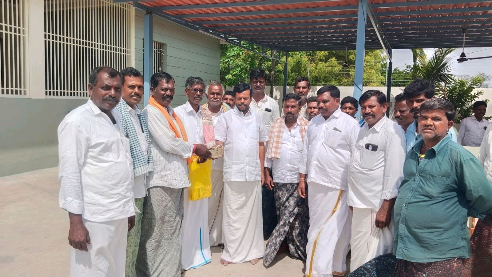 లక్ష్మమ్మ దేవి విగ్రహ ప్రతిష్టకు రూ.1.25 లక్షల విరాళం
