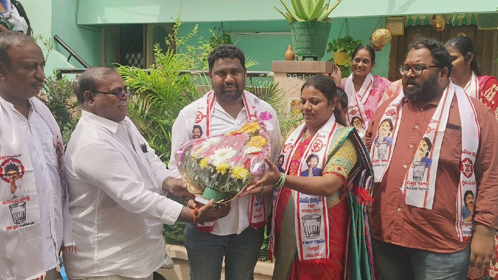 వ్యక్తిగత ప్రయోజనాల కోసం జనసేనను సర్వనాశనం చేస్తున్నారు