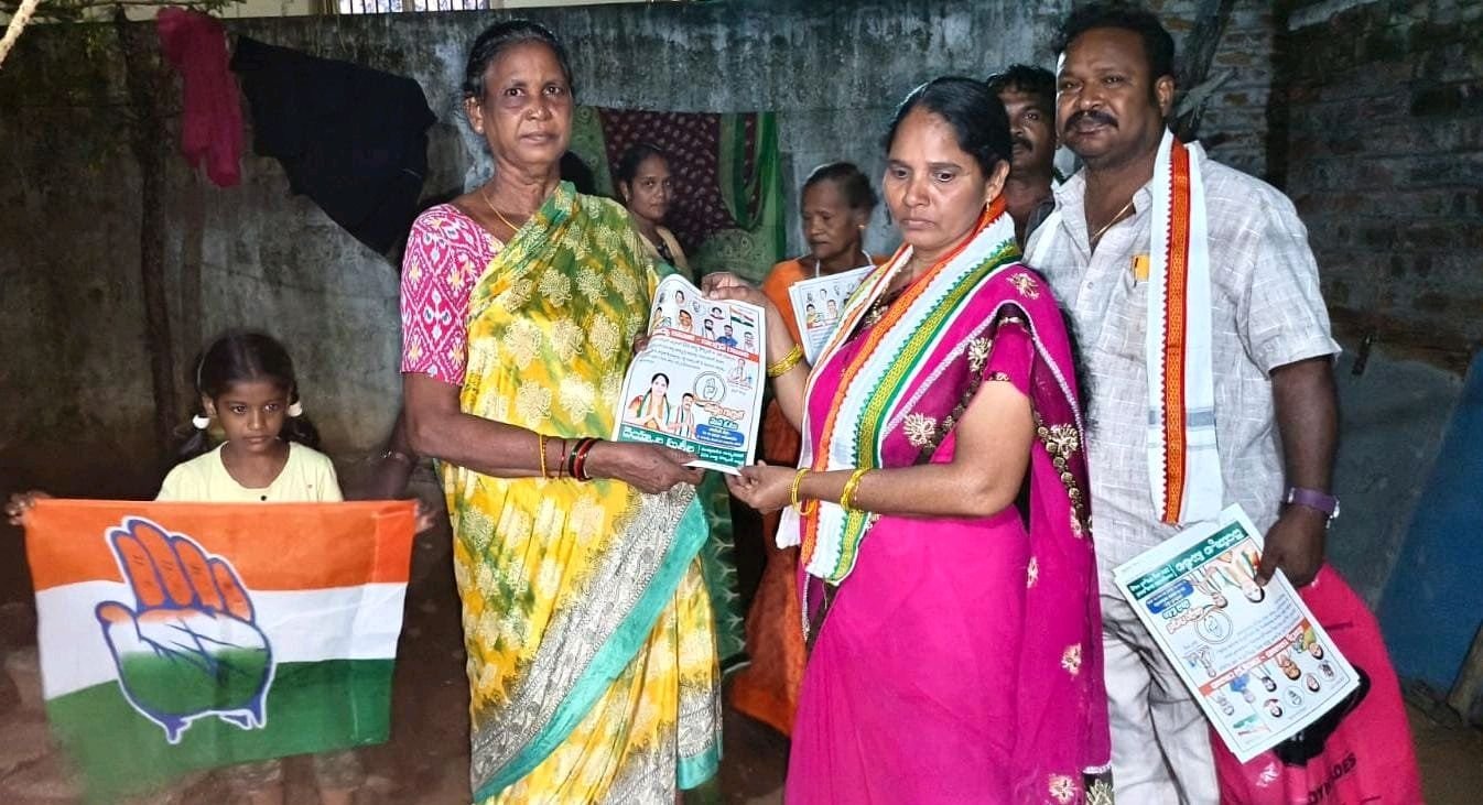 32 వార్డులో కాంగ్రెస్ అభ్యర్థి దెయ్యాల సుశీల ప్రచారం జోరు