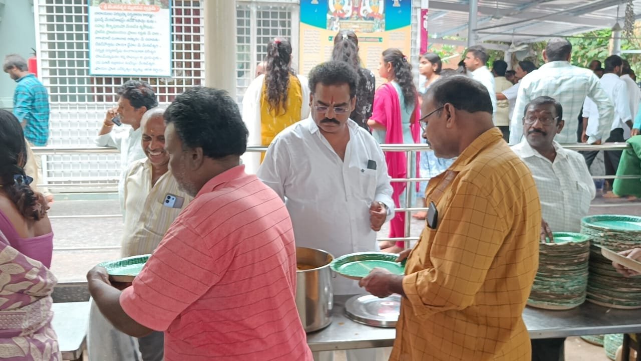 రంగా జయంతి సందర్భంగా విజయవాడ TTD కళ్యాణ మండపంలో అన్నదానం.