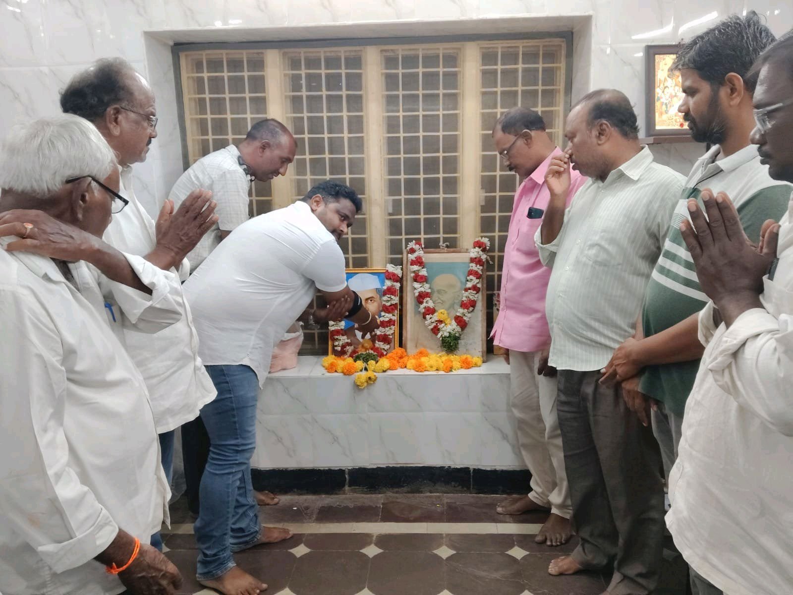 మహాత్మాగాంధీ, లాల్ బహుదూర్ శాస్త్రికి ఘన నివాళులు