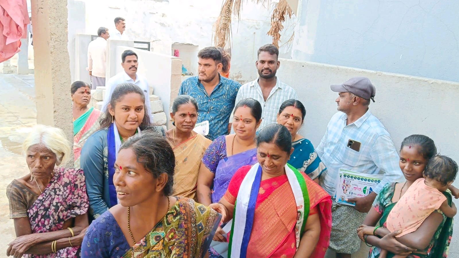 వీరప్పగారిపల్లి జడ్పీటీసీ అభ్యర్థి గుండె షర్మిల ప్రచారం
