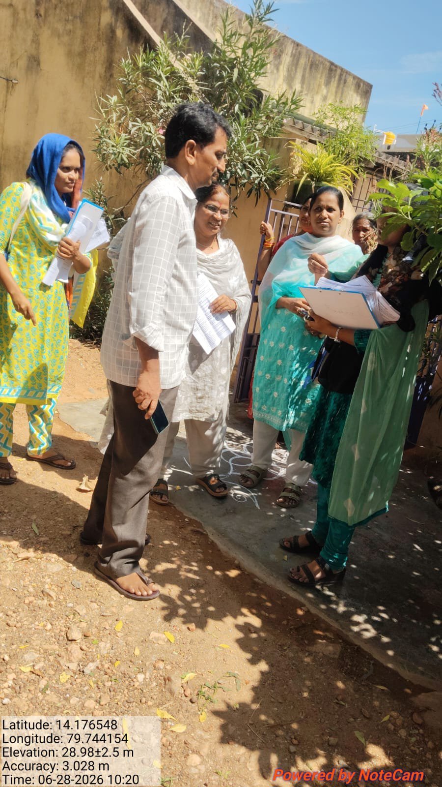 బి ఎల్ ఓ లు ఇంటింటి ఓటర్ సర్వే ని పరిశీలన