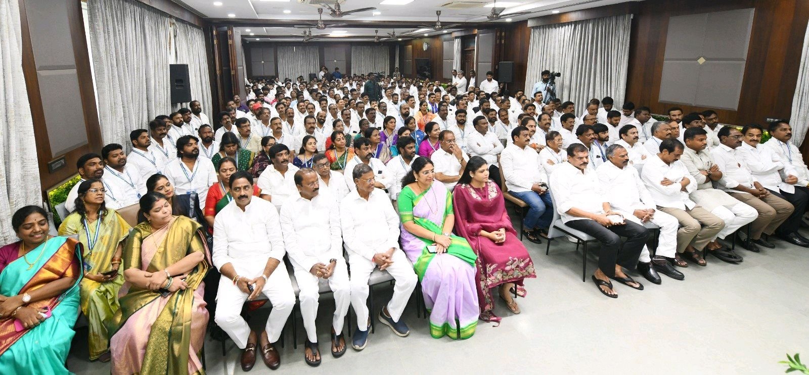 విశాఖలో వైకాపా శ్రేణులకు జగన్‌ దిశానిర్దేశం