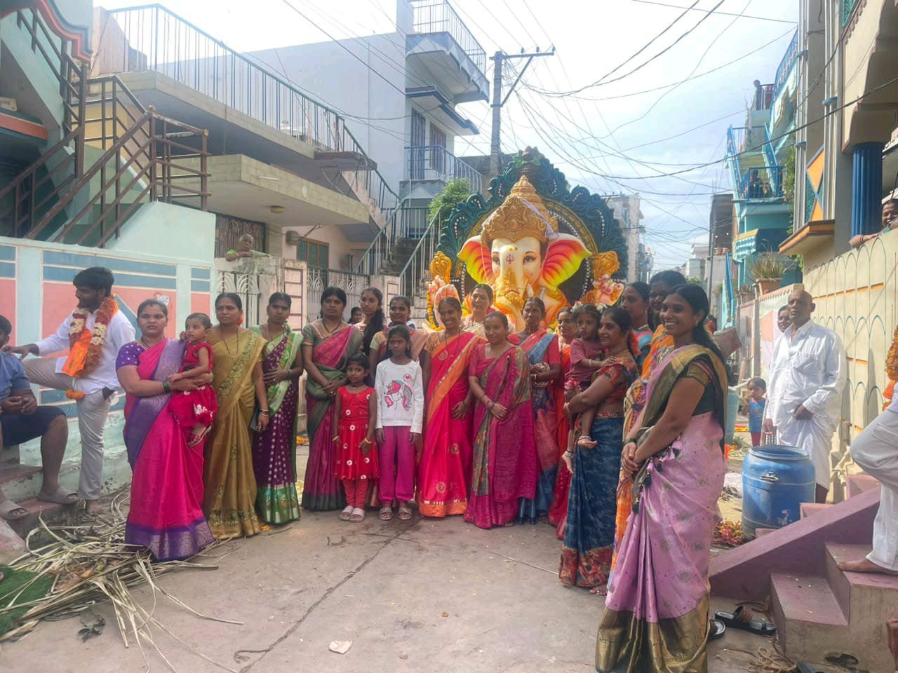టైగర్ బ్యాచ్ ఆధ్వర్యంలో  వినాయకుని లడ్డు వేలంపాట