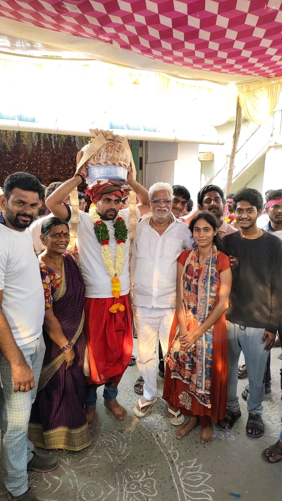 శ్రీ కోదండ రామాలయం వద్ద గణేష్ మండపంలో లడ్డూ రూ.1.30 లక్షలు