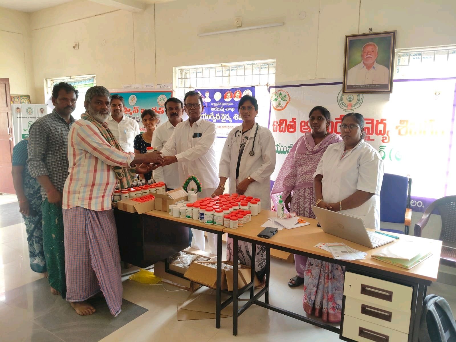 S. M. చారిటబుల్ ట్రస్ట్ ఆధ్వర్యంలో ఉచిత ఆయుర్వేద వైద్యఓ.