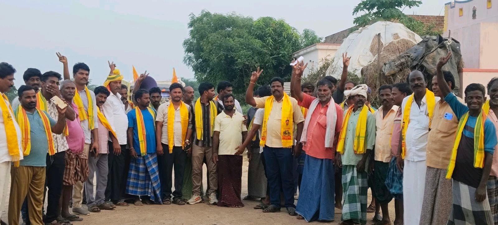 కోగిలి పంచాయతీలో జనసందోహం మధ్య  ఎన్నికల ప్రచారం.