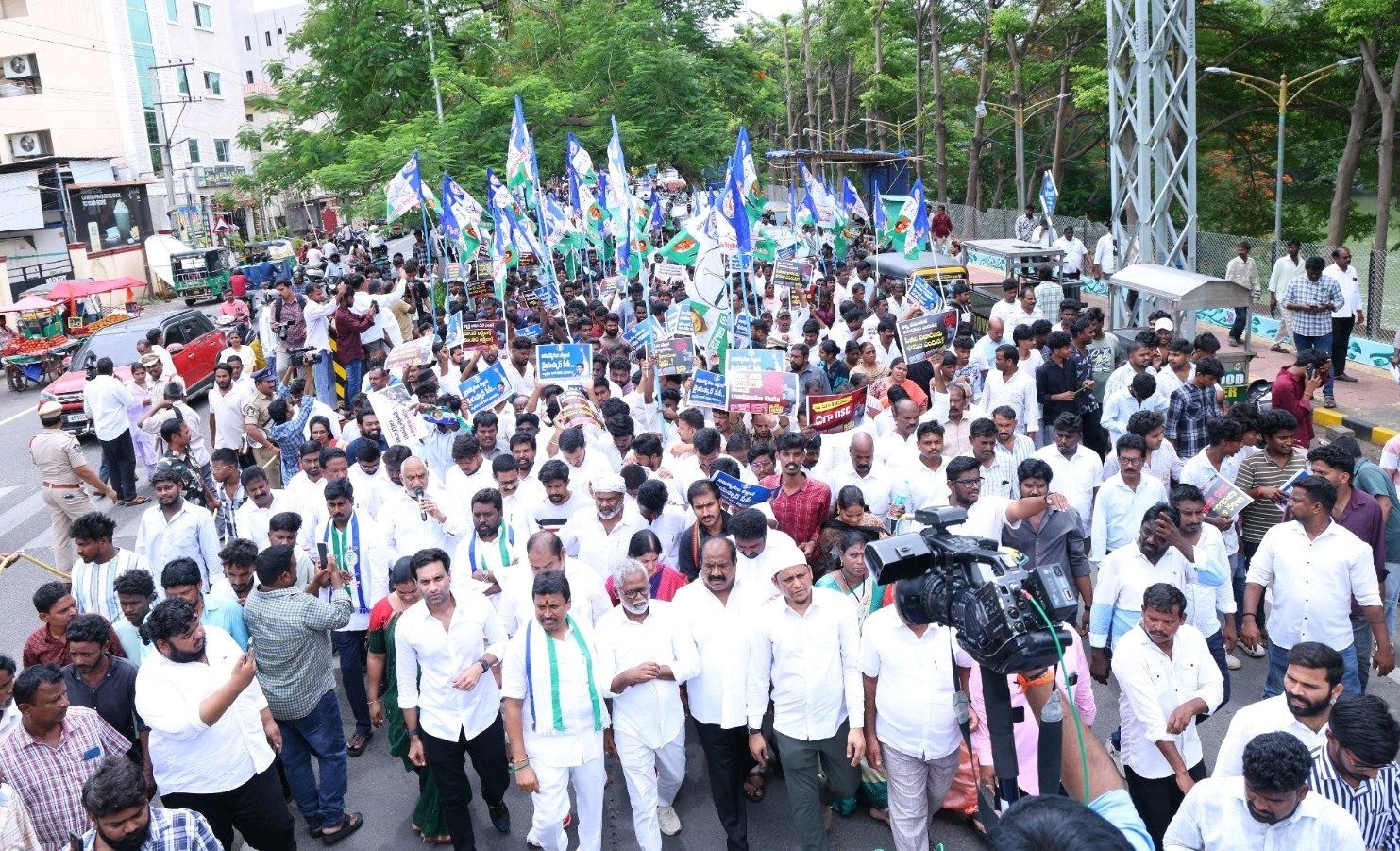 డిఎస్సి అక్రమాలకు నైతిక బాధ్యత వహిస్తూ లోకేష్ రాజీనామా?
