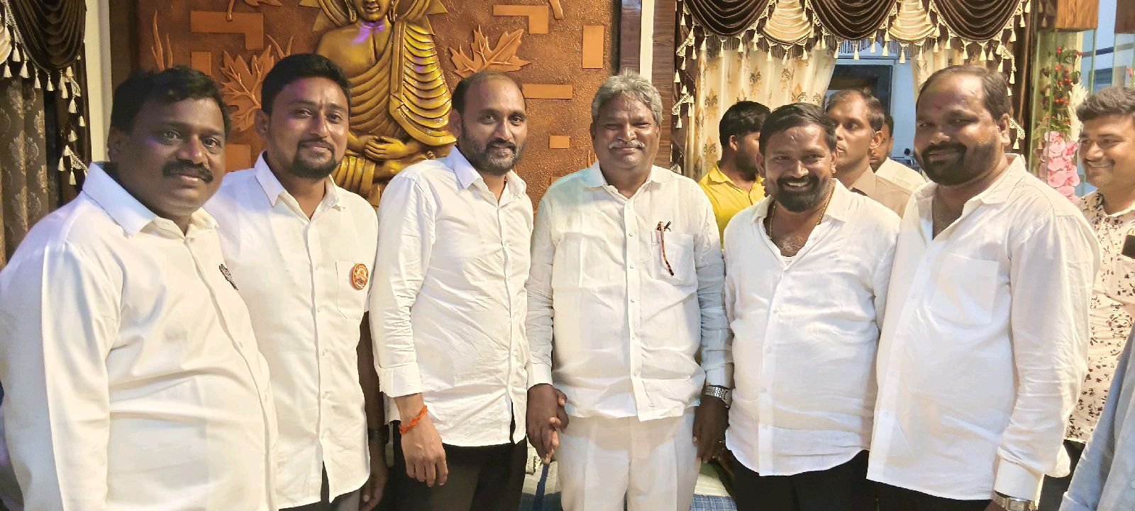 ఎమ్మెల్యేను కలిసిన తెలుగుదేశం పార్టీ నాయకులు,