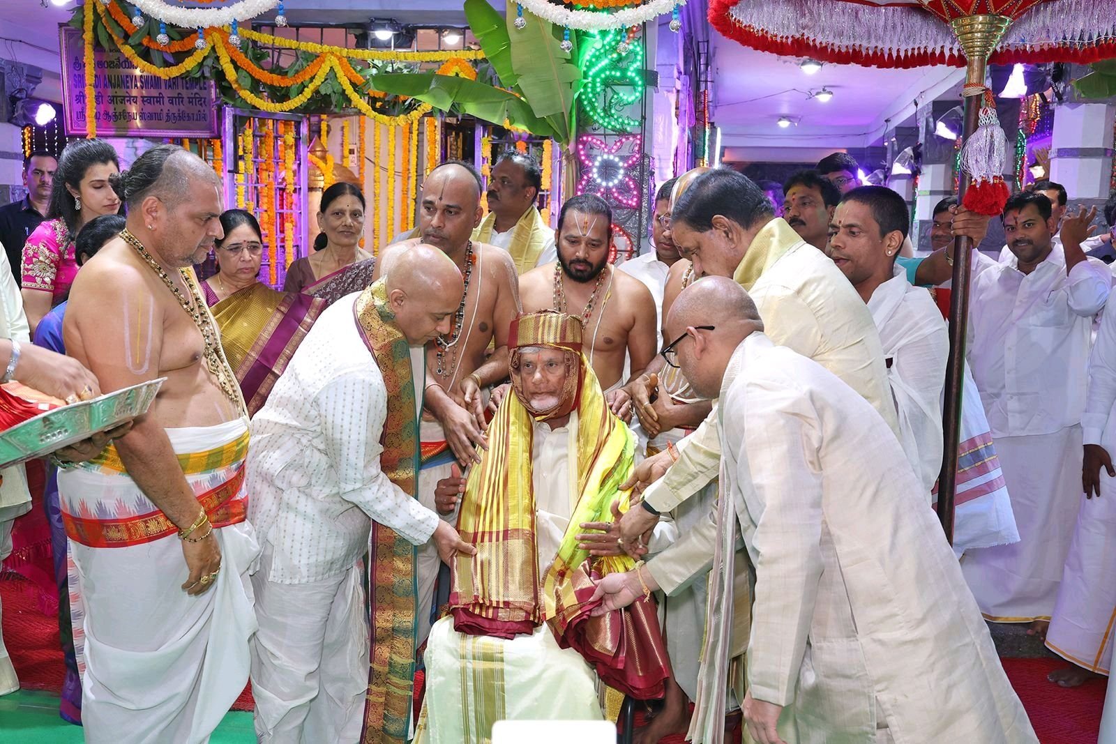 శ్రీవారికి పట్టువస్త్రాలు చంద్రబాబు నాయుడు