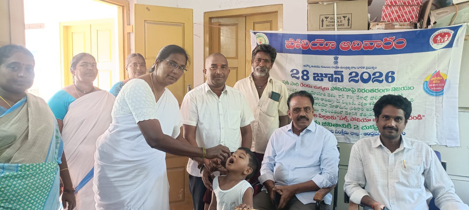 సాతులూరు లో పల్స్ పోలియో కార్యక్రమంలో కరుణా కుమార్.....
