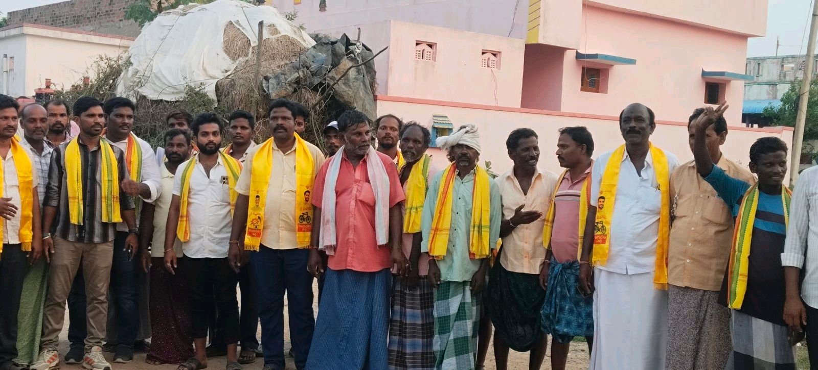 కోగిలి పంచాయతీలో జనసందోహం మధ్య  ఎన్నికల ప్రచారం.
