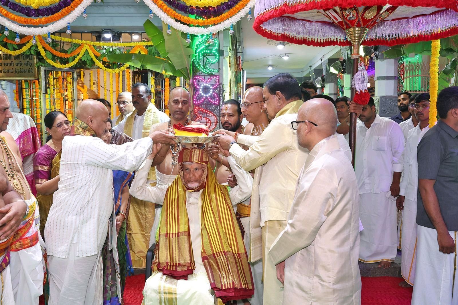 శ్రీవారికి పట్టువస్త్రాలు చంద్రబాబు నాయుడు