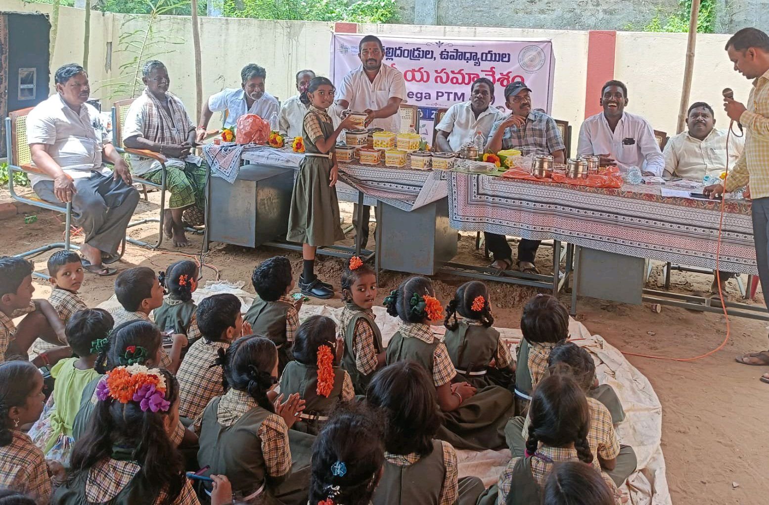 విద్యార్థులు చదువుని యిష్టంగా చదవండి.... AMC డైరెక్టర్