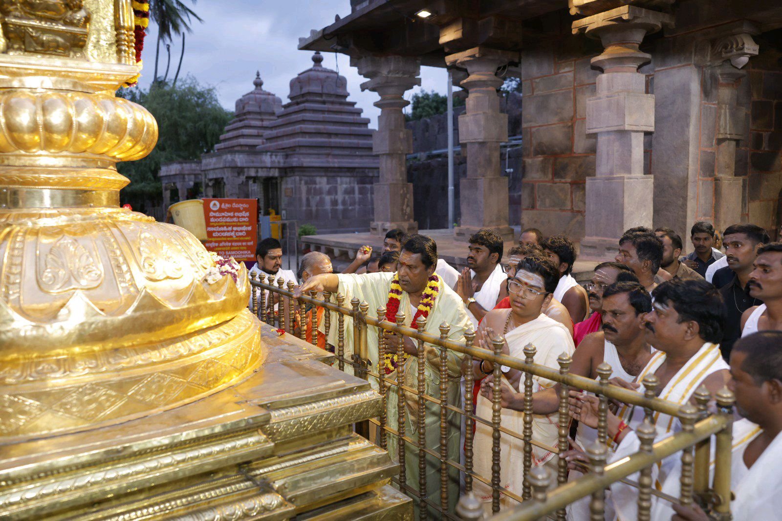 మల్లన్నను దర్శించుకున్న తెలంగాణ మంత్రి