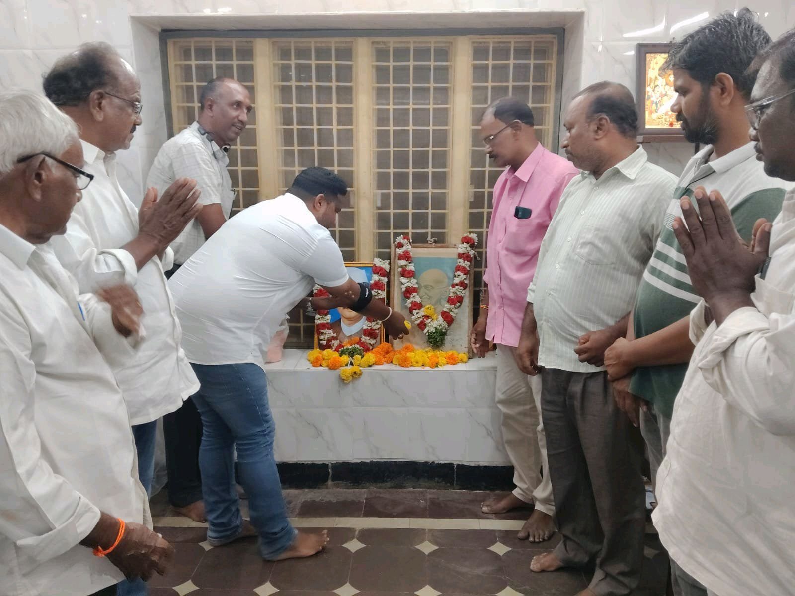 మహాత్మాగాంధీ, లాల్ బహుదూర్ శాస్త్రికి ఘన నివాళులు