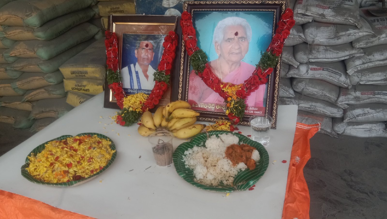 పేదలకు, డైలీ కూలీలకు అన్నదానం చేసిన వ్యాపారవేత్త GSR