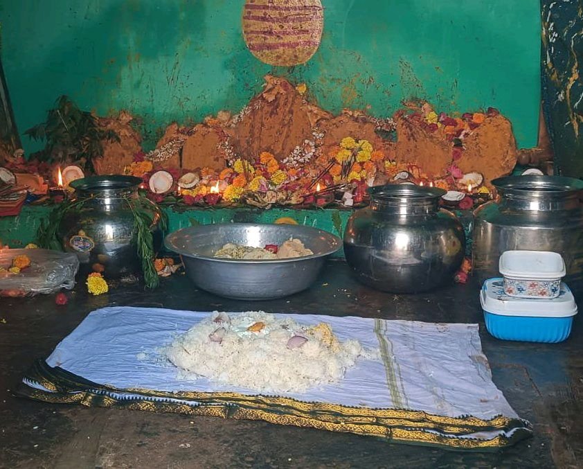 సాతులూరు గ్రామంలో దుర్గమ్మకు 101 బిందెల నీటితో జలాభిషేకం