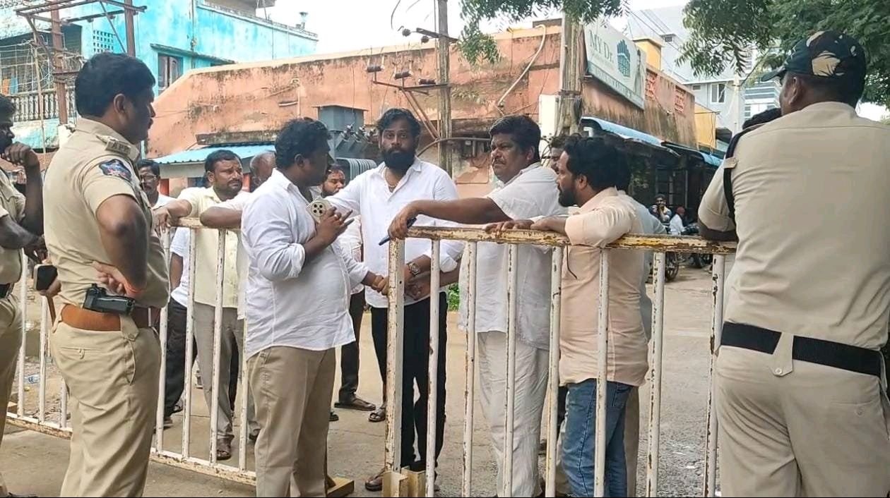 సూళ్లూరుపేటలో నామినేషన్ల వేళ హైడ్రామా