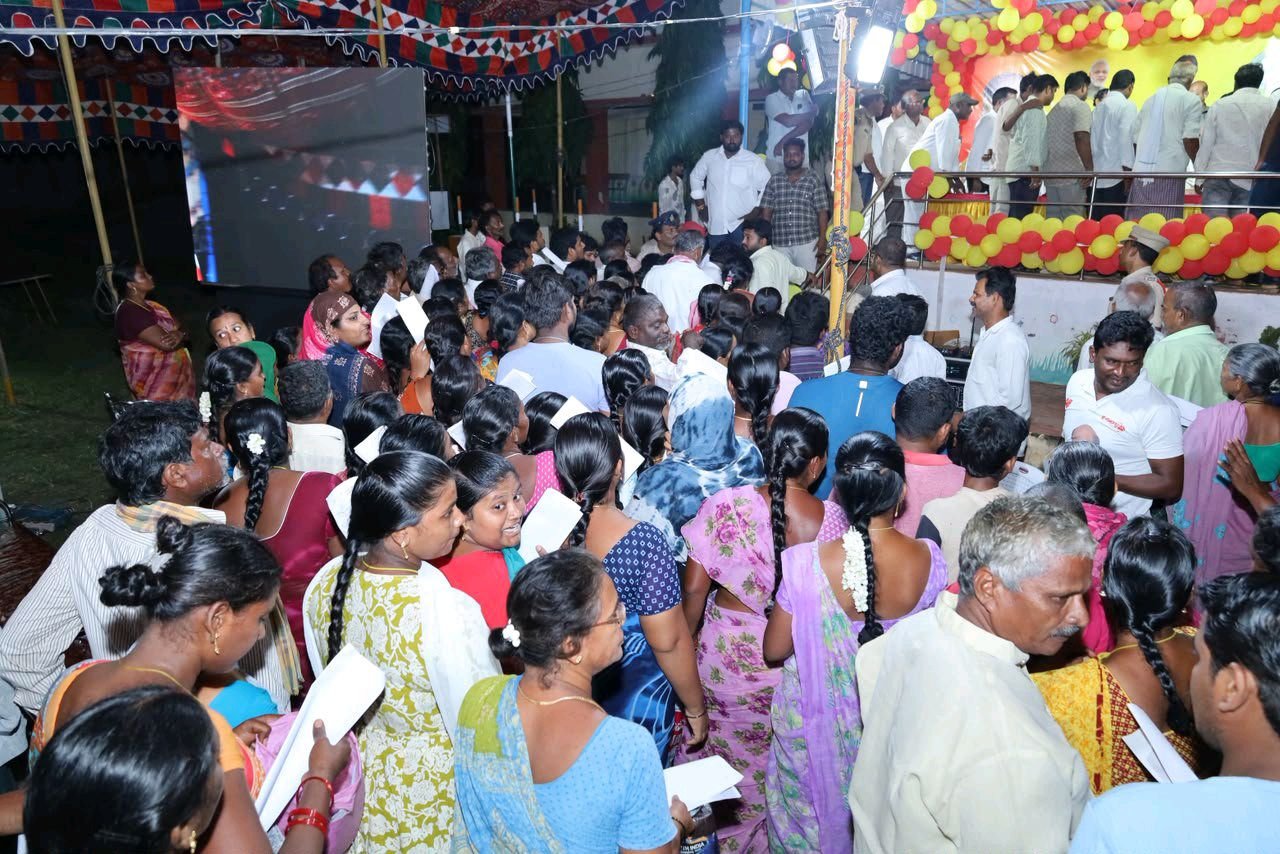 రూ.1.07 కోట్ల సీసీ రోడ్ల ప్రారంభం..!