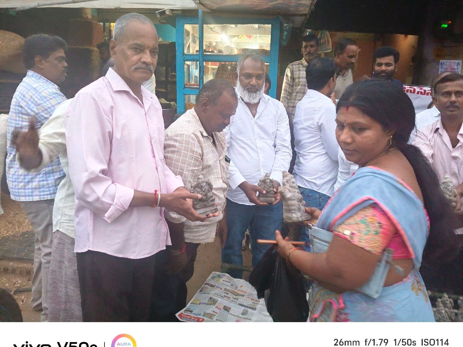 కొత్తచెరువు జనసేన పార్టీ వారు  మట్టి వినాయకుల  పంపిణీ