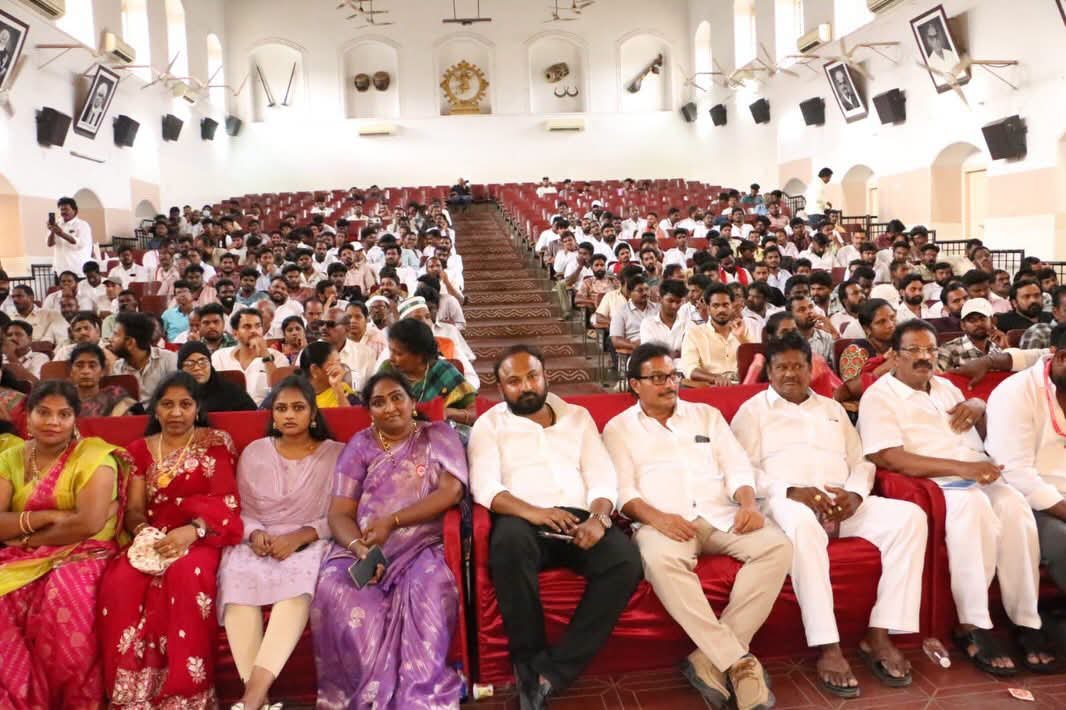 నెల్లూరు పార్లమెంట్ అబ్జర్వర్ ని సన్మానించిన నేతలు