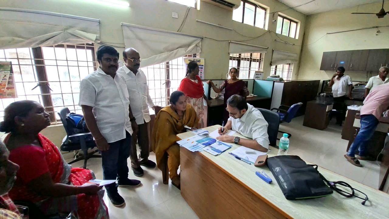 గుడివాడ పురపాలక సంఘంలో మెగా ఉచిత వైద్య శిబిరం