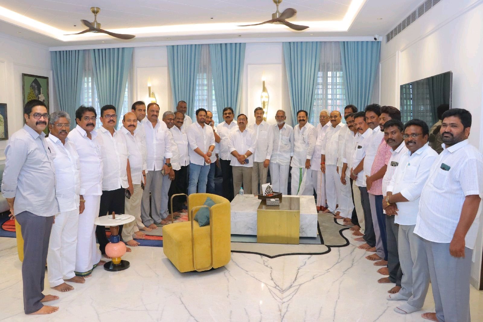 శంకరరావు నివాసంలో డిప్యూటీ చైర్మన్ మాధవరావుకు ఘన సన్మానం
