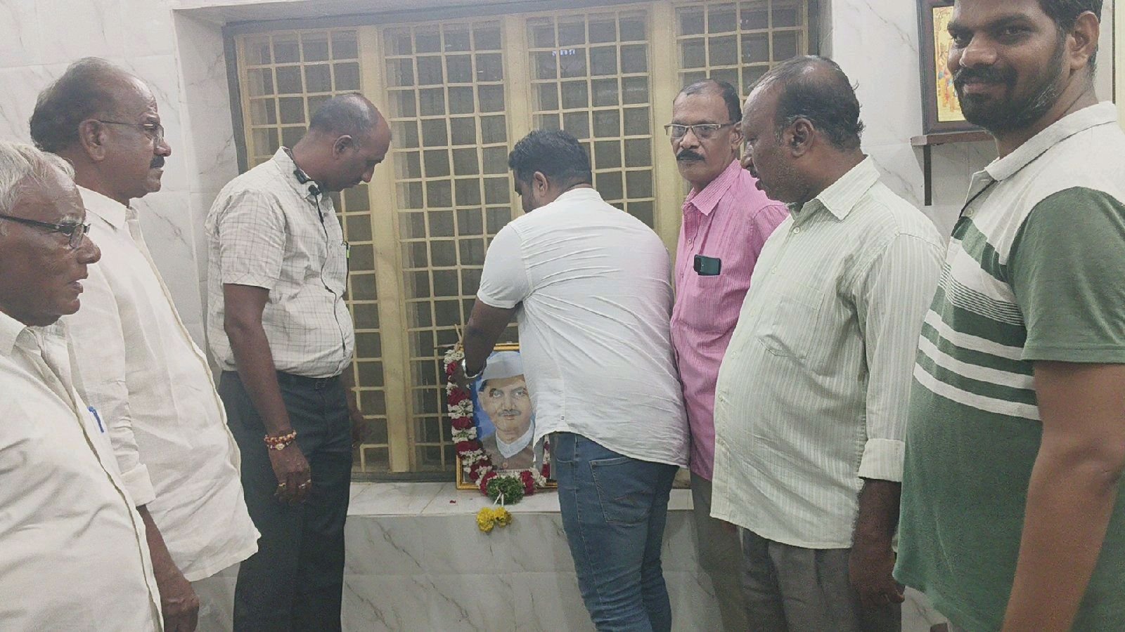 మహాత్మాగాంధీ, లాల్ బహుదూర్ శాస్త్రికి ఘన నివాళులు