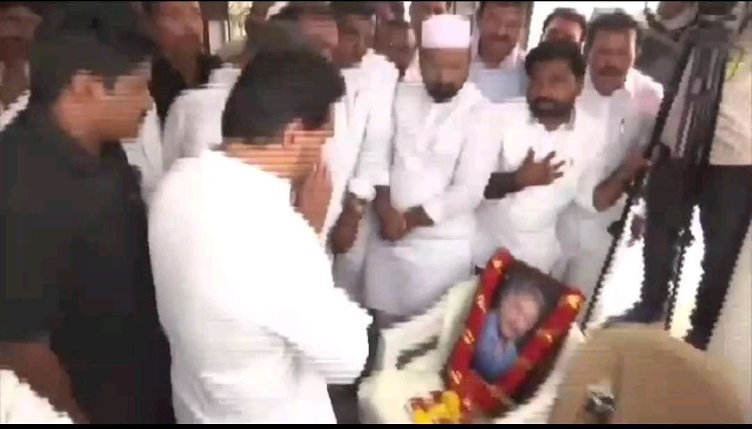 వైఎస్. ఆనందరెడ్డి అంత్యక్రియల్లో పాల్గొన్న వైఎస్. జగన్