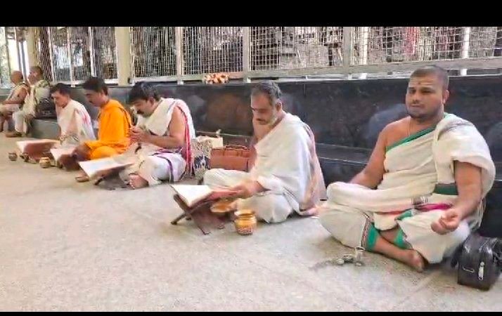 శ్రీశైలంలో కొనసాగుతున్న వరుణ జపాలు