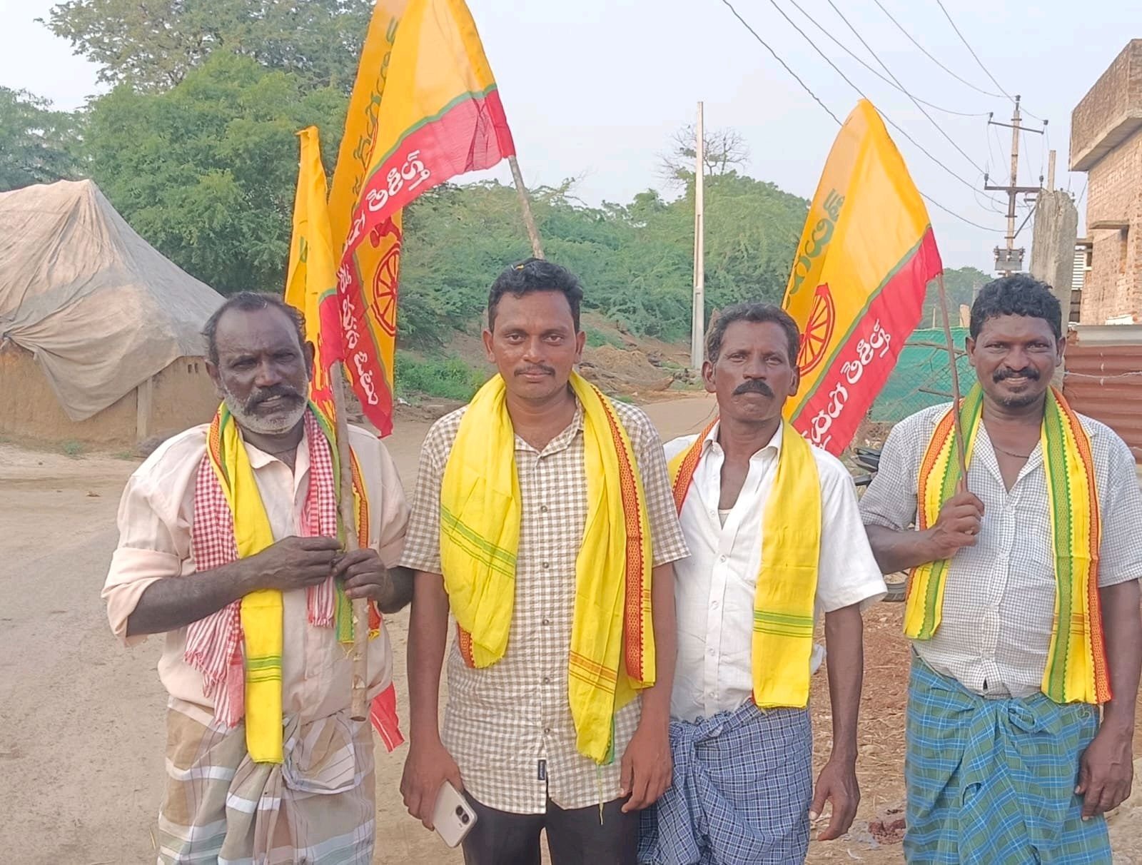 టీడీపీ జెండాలతో కదిలివచ్చిన కోగిలి పంచాయతీ ప్రజలు*