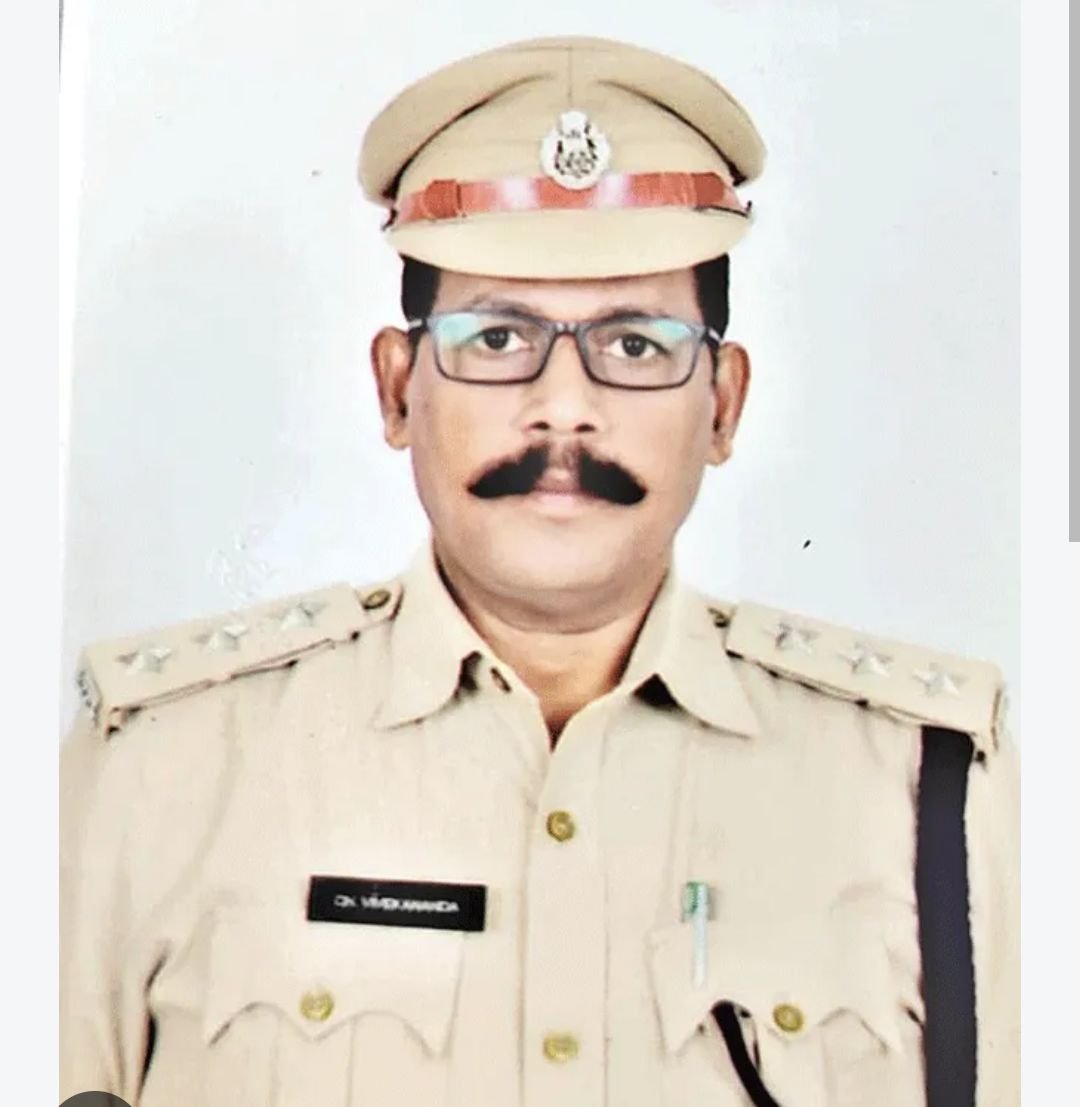 ఏసీపీ వివేకానందకు జన్మదిన శుభాకాంక్షలు