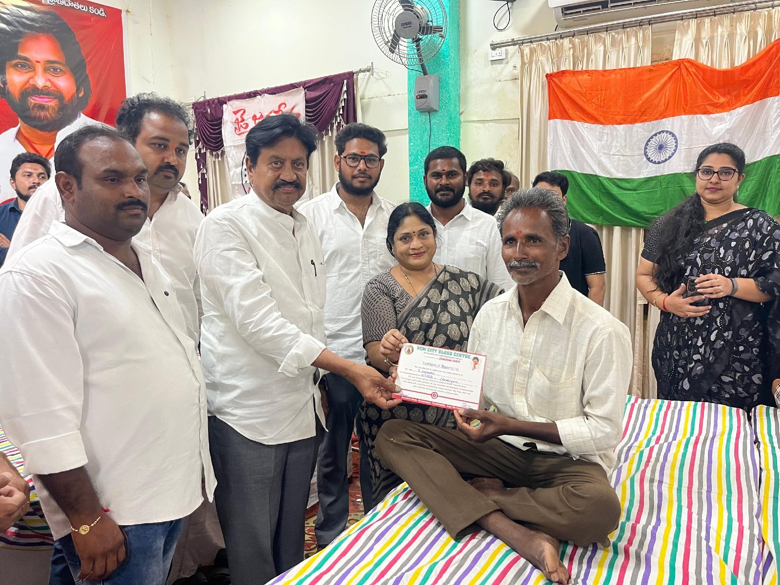 రక్తదాన శిబిరాన్ని ప్రారంభించిన సామినేని ఉదయభాను