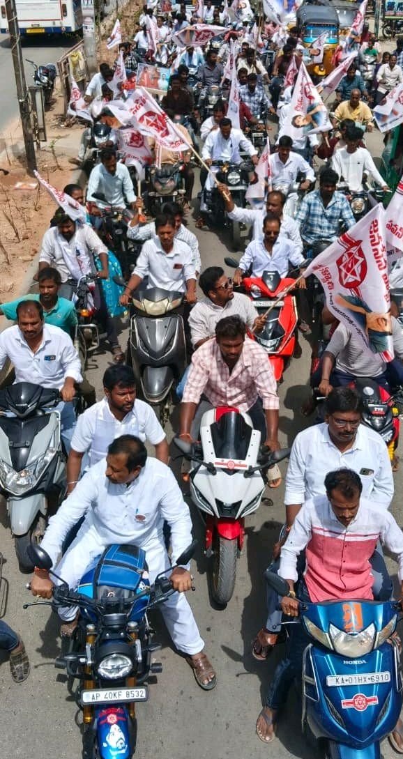 *కదిరి పట్టణంలో పెద్దయెత్తున బైక్ ర్యాలీ*