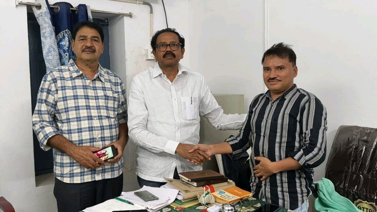 ఎన్నికల స్పెషల్ ఆఫీసర్ గా బాధ్యతలు చేపట్టిన అహ్మద్
