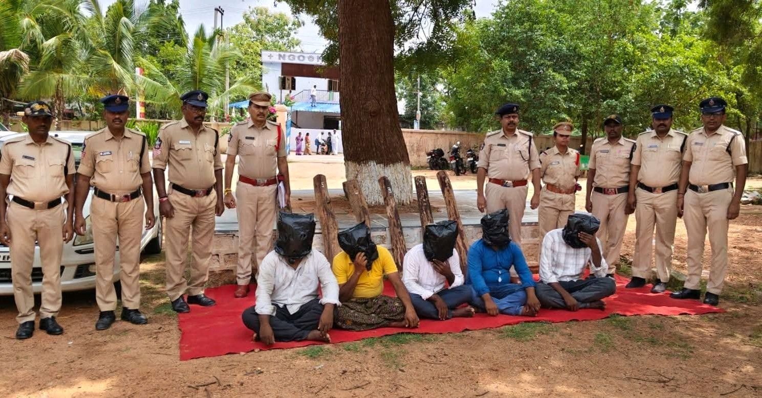 ఎర్రచందనం రవాణా .. పట్టుకున్న పోలీసులు