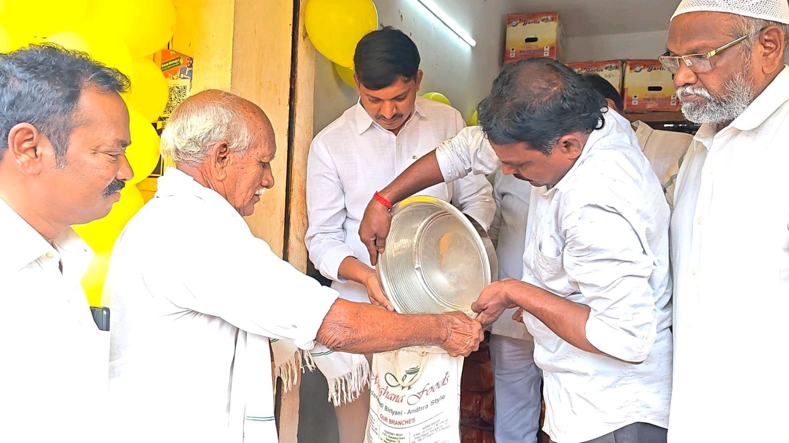 నాణ్యమైన బియ్యం ప్రజలు అందరికి సబ్సిడీ పై MLA కాగిత