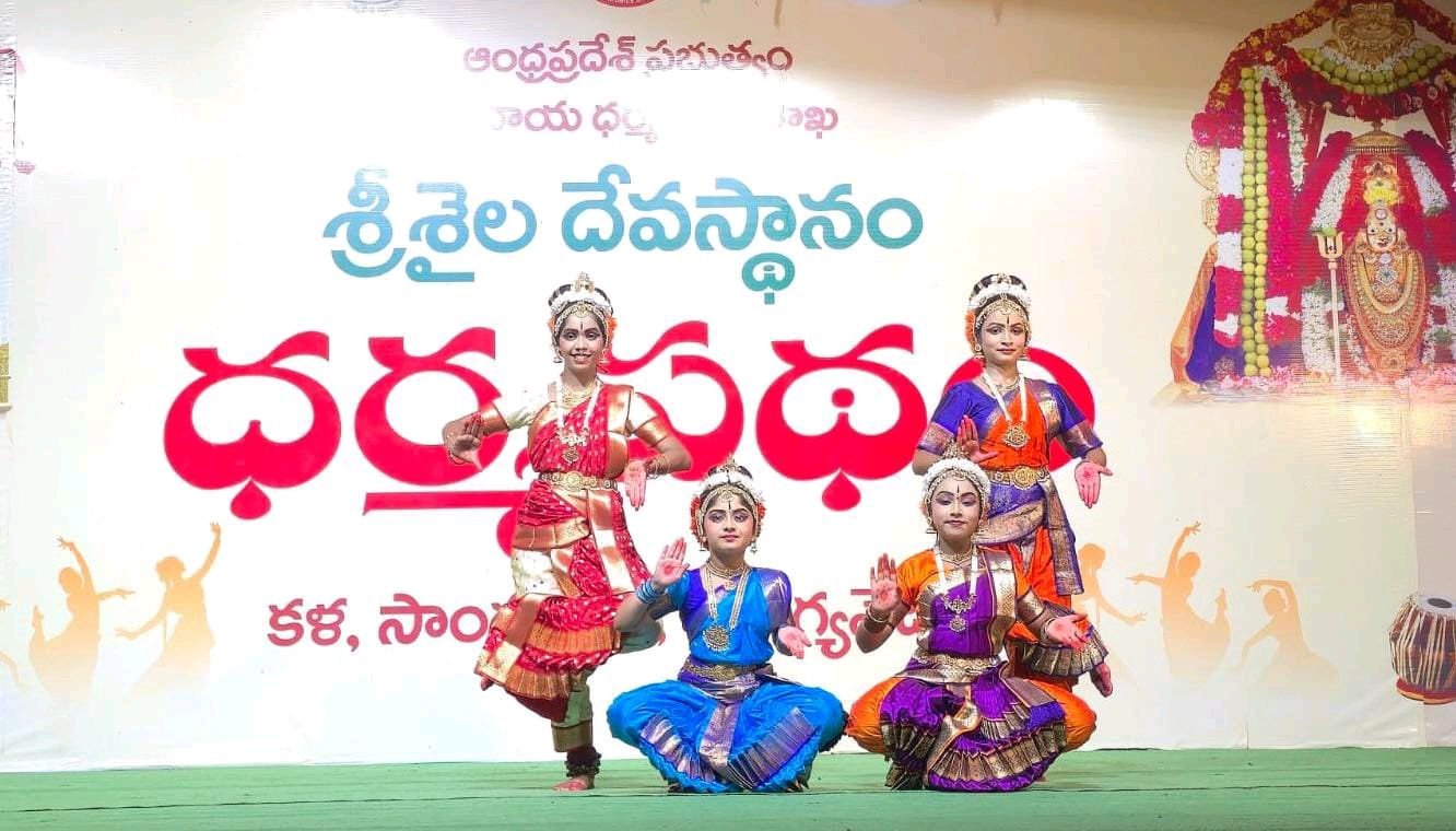 కళాకారుల నృత్య అర్చన