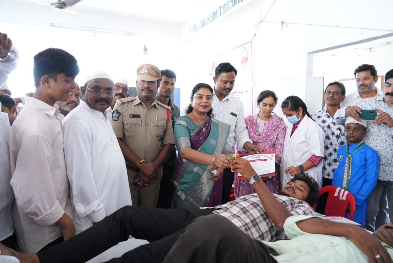 మానవతా సేవకు ప్రతీకగా రక్తదాన శిబిరం....