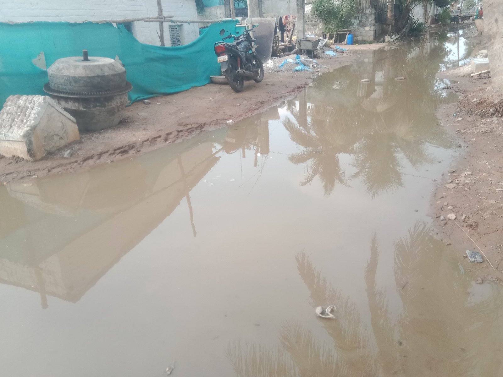 నేల రోజులుగా మురుగు నీటిలో గణేష్ కాలనీ.....