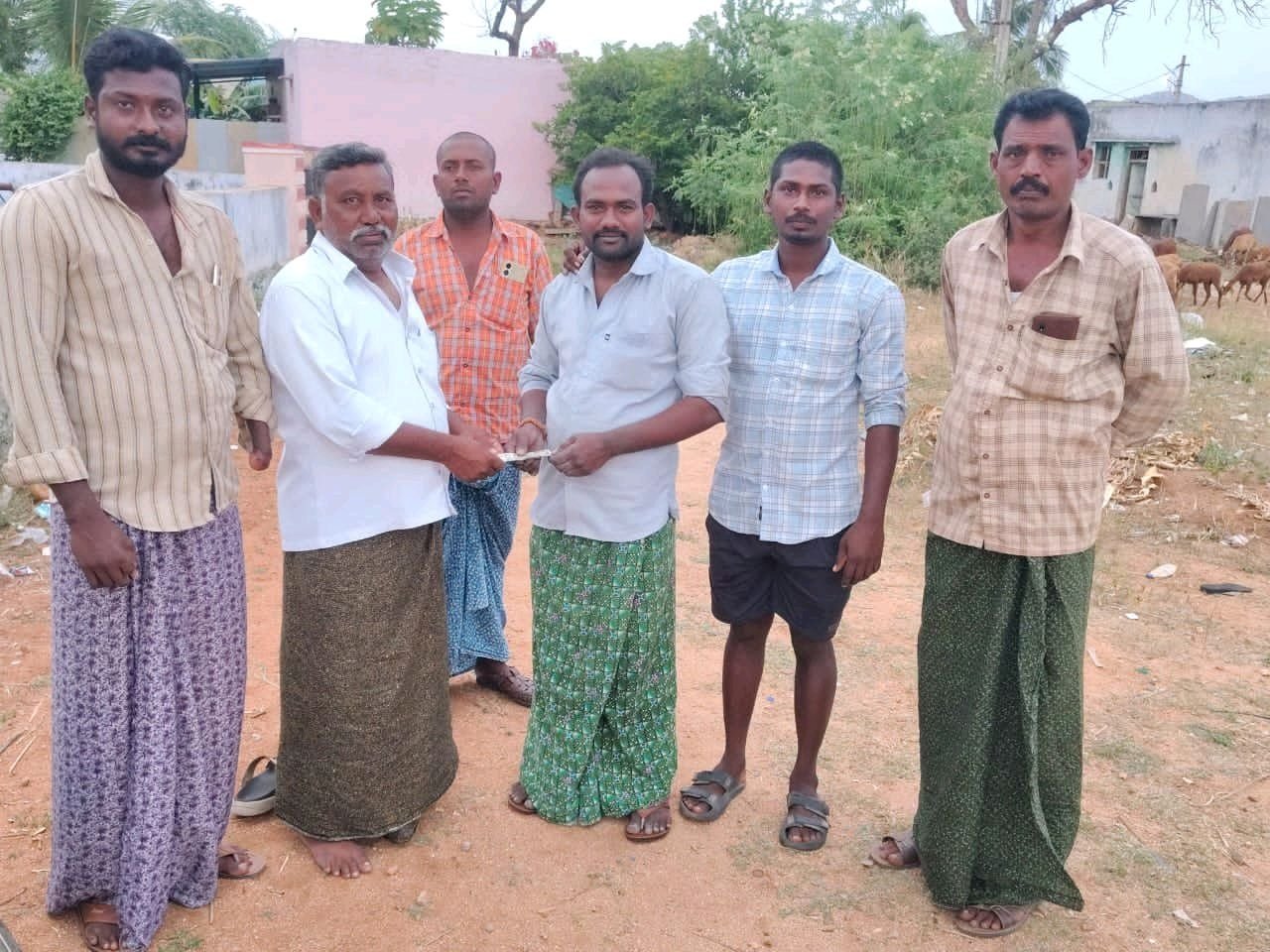 *వినాయక విగ్రహాలకు రూ.10 వేల విరాళం*