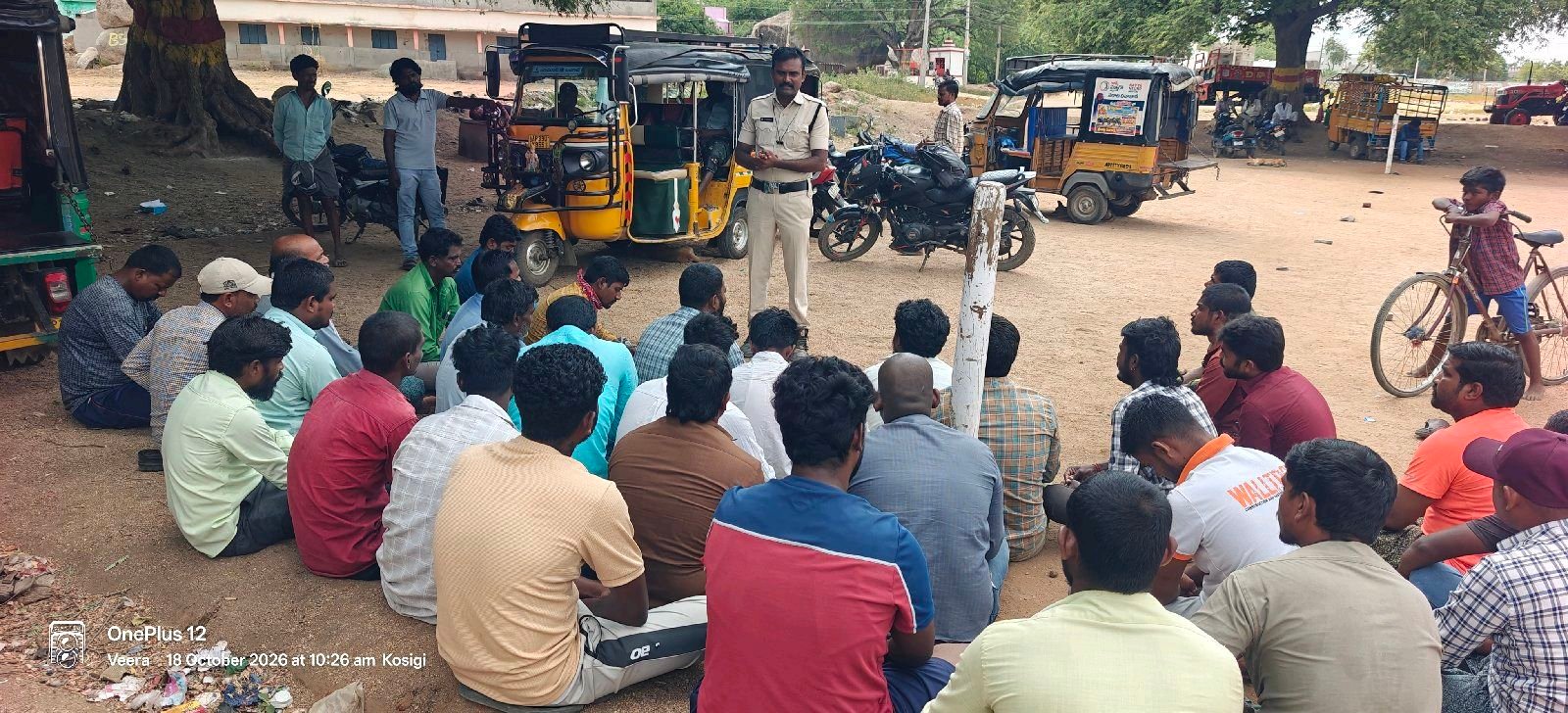 కోసిగిలో ఆటో డ్రైవర్లకు బీమాపై అవగాహన సదస్సు