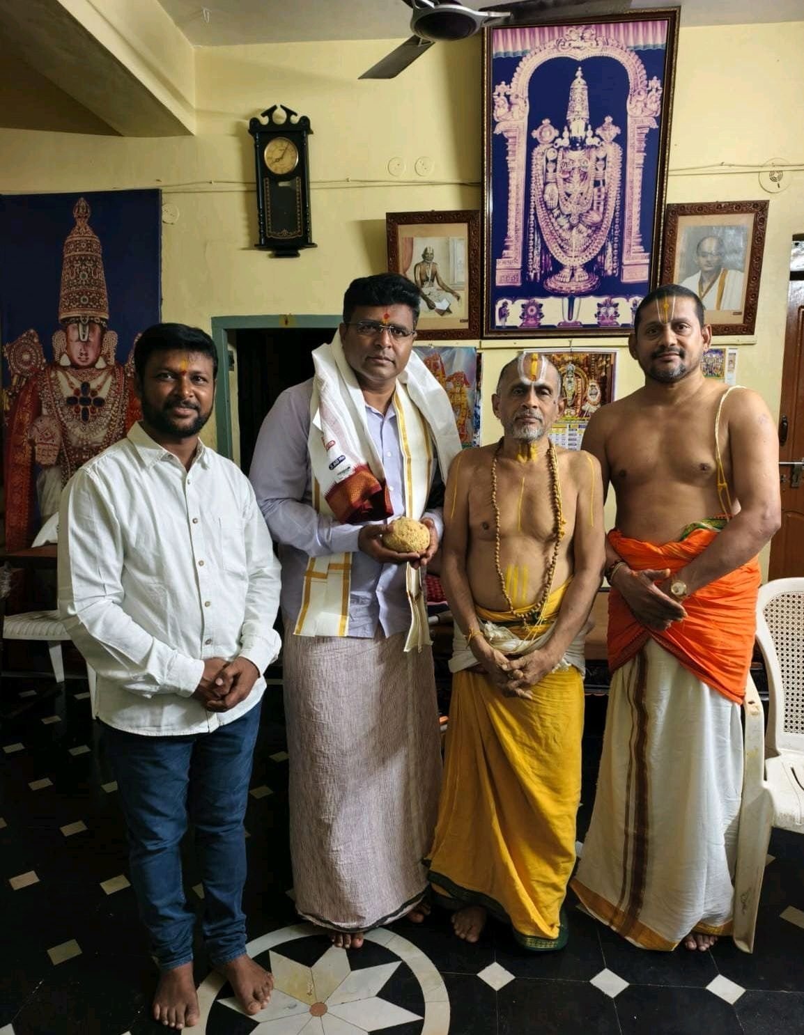 *నరసింహస్వామి వారిని దర్శించుకున్న శ్రీ హరి ప్రసాద్ గారు