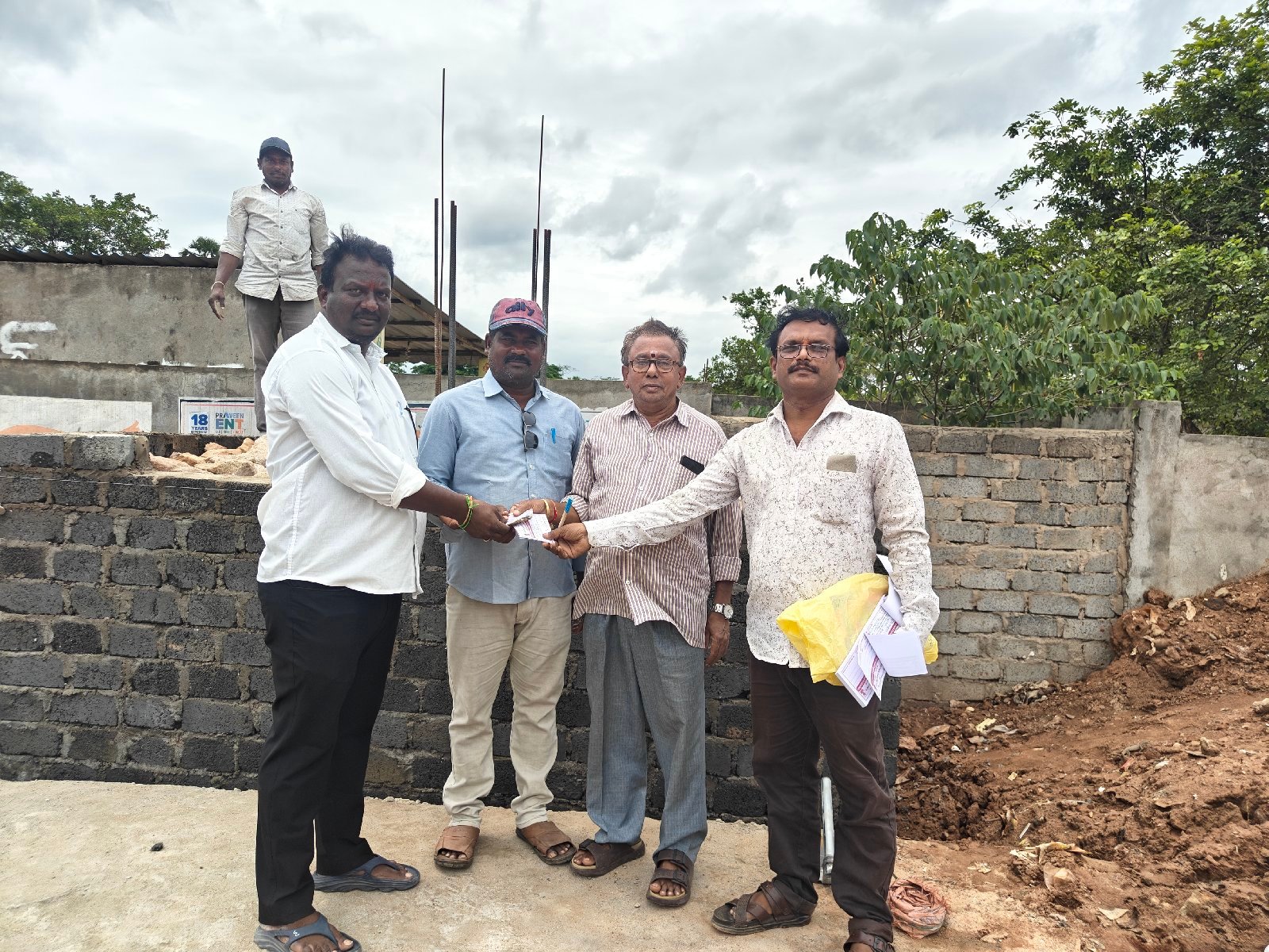 వంగవీటి మోహనరంగా విగ్రహానికి ₹10,116 విరాళం